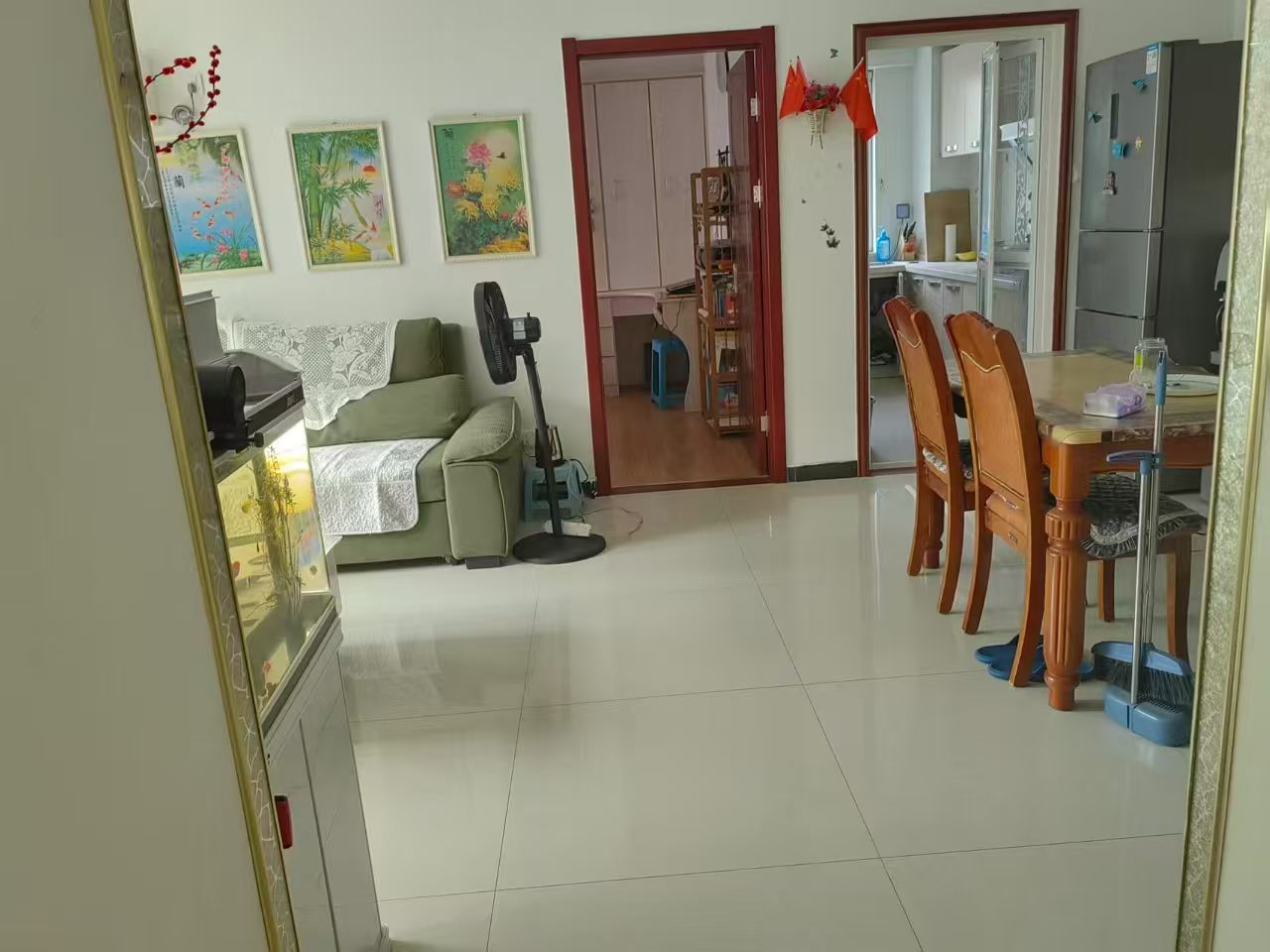 龙泽苑二楼，三室一厅，配套齐全，月租1100