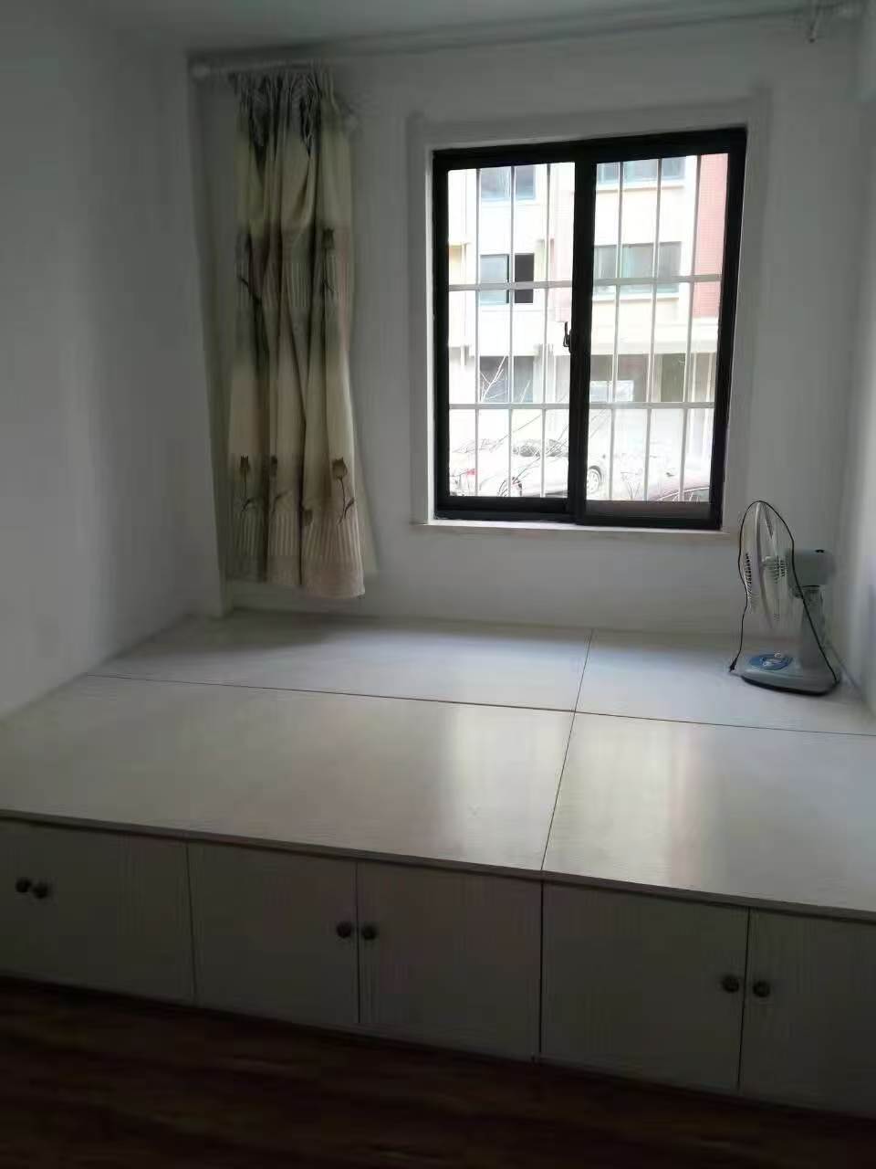 一楼带院出租