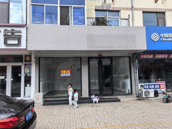 文登昆嵛大厦大酒店天福路东面，45平左右门市。