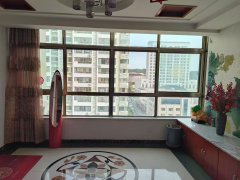 御临华府一梯两户12楼东边户三室两卫精装修75.8万